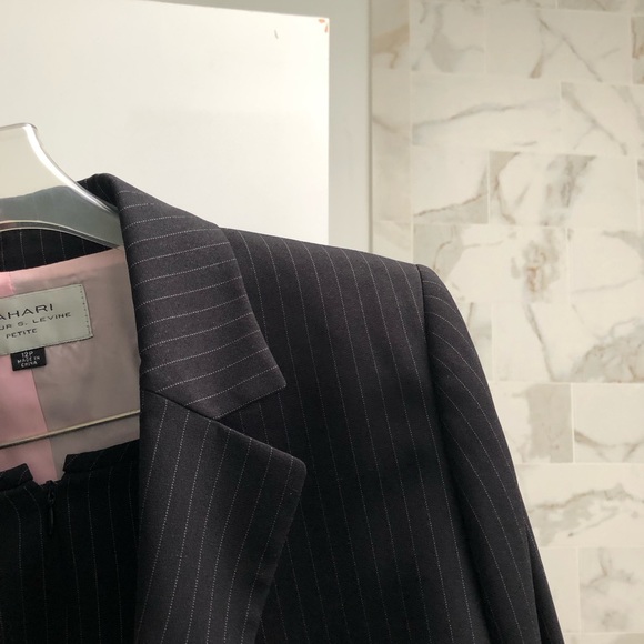 Tahari Blazer + Skirt (12P) - Picture 16 of 16